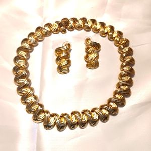 Gold vintage 80s necklace & earrings set